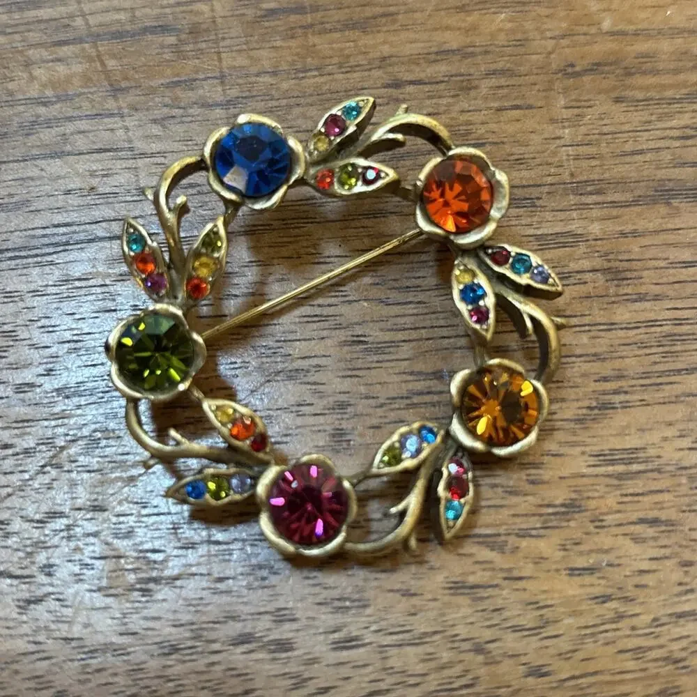 Gold circle wreath brooch multicolor rhinestones pin ornate romantic vintage 80s